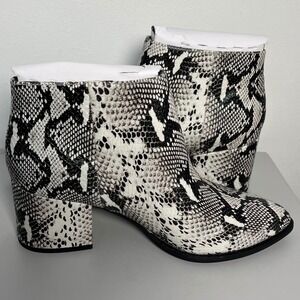 Anthropologie Seychelles Women's Chaparral Leather Python Print Bootie‎ Size 7